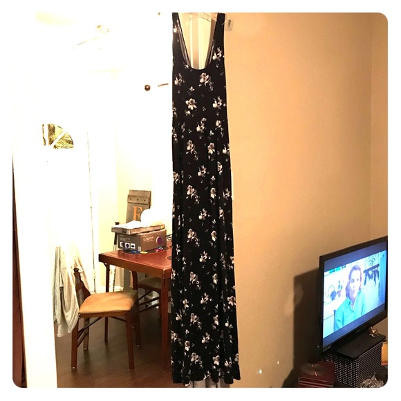 SO Dresses & Skirts - Maxi Dress
